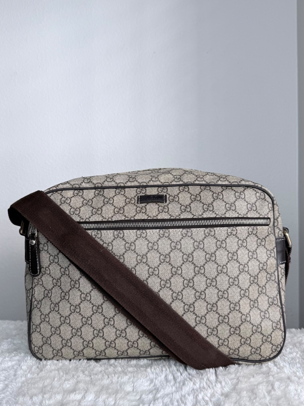 👜 Authentic💚 Gucci Front Zip Camera Large GG Supreme Coated canvas brown